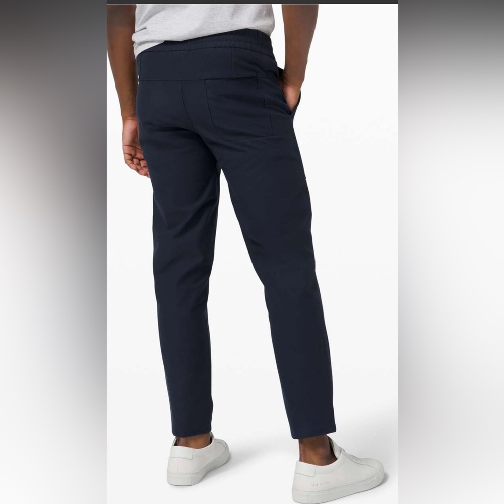 Lululemon Bowline Pant *Utilitech 30"
True Navy size L